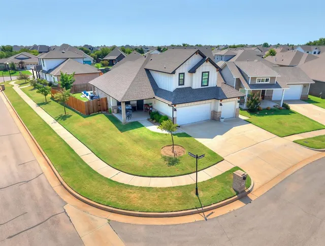 Photo 2 — 12928 Firerock Circle, Oklahoma City, OK 73142