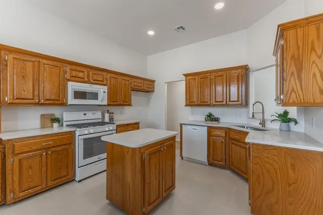 Photo 3 — 8901 Woodbend Drive, Oklahoma City, OK 73135