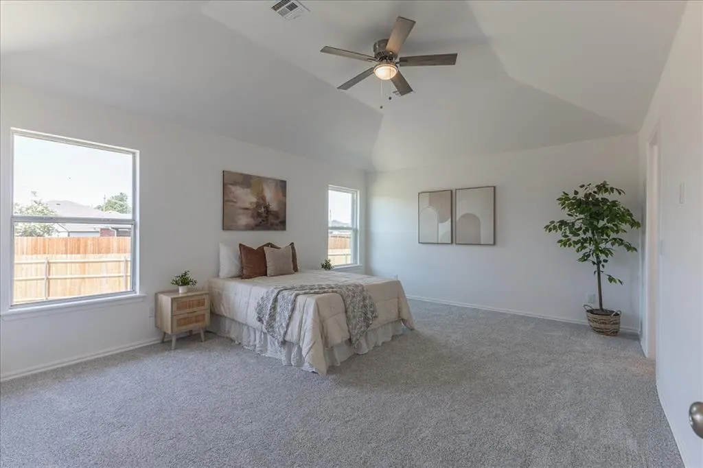 Photo 11 — 8901 Woodbend Drive, Oklahoma City, OK 73135