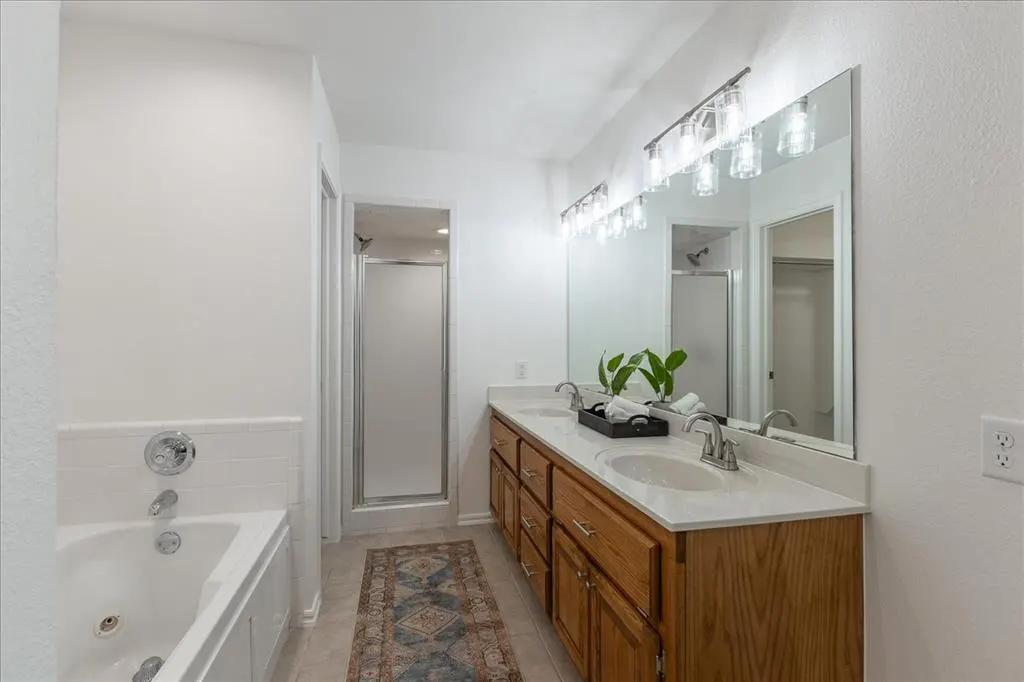 Photo 14 — 8901 Woodbend Drive, Oklahoma City, OK 73135