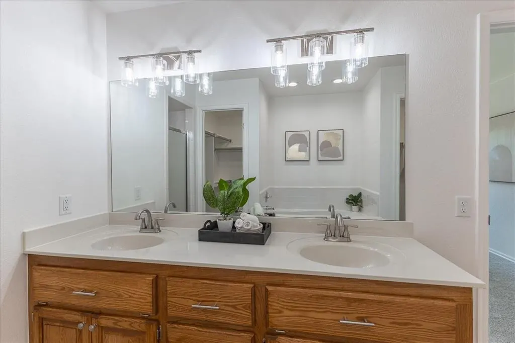 Photo 15 — 8901 Woodbend Drive, Oklahoma City, OK 73135