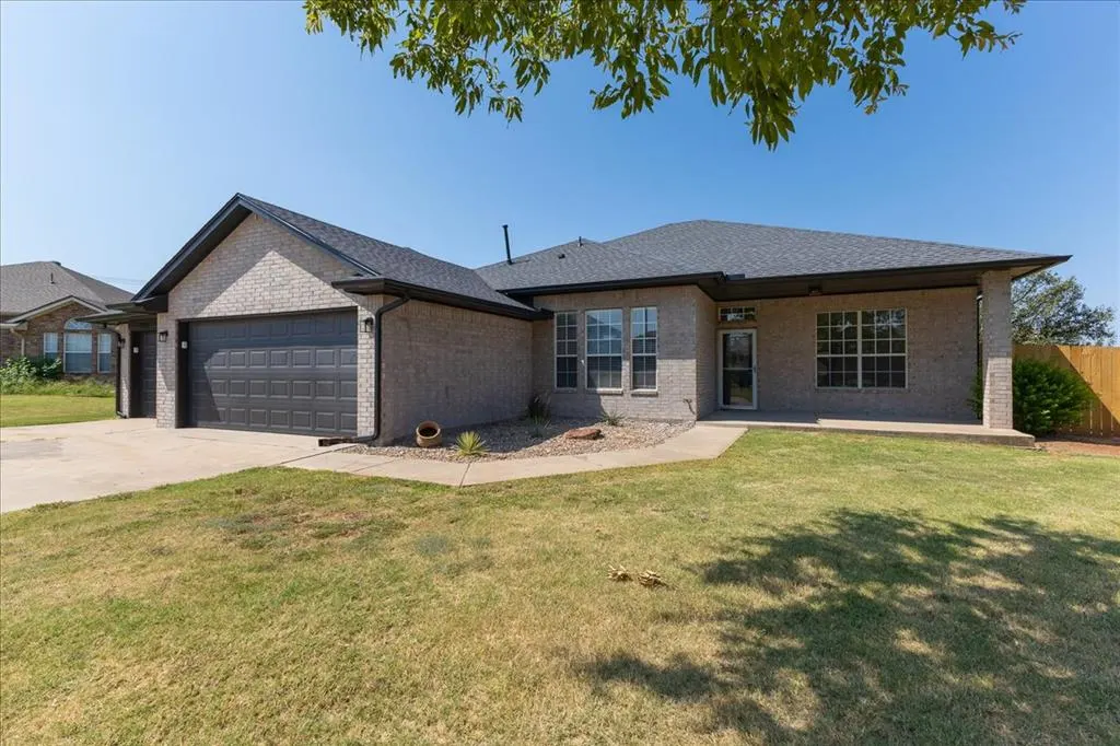 Front exterior — 8901 Woodbend Drive, Oklahoma City, OK 73135