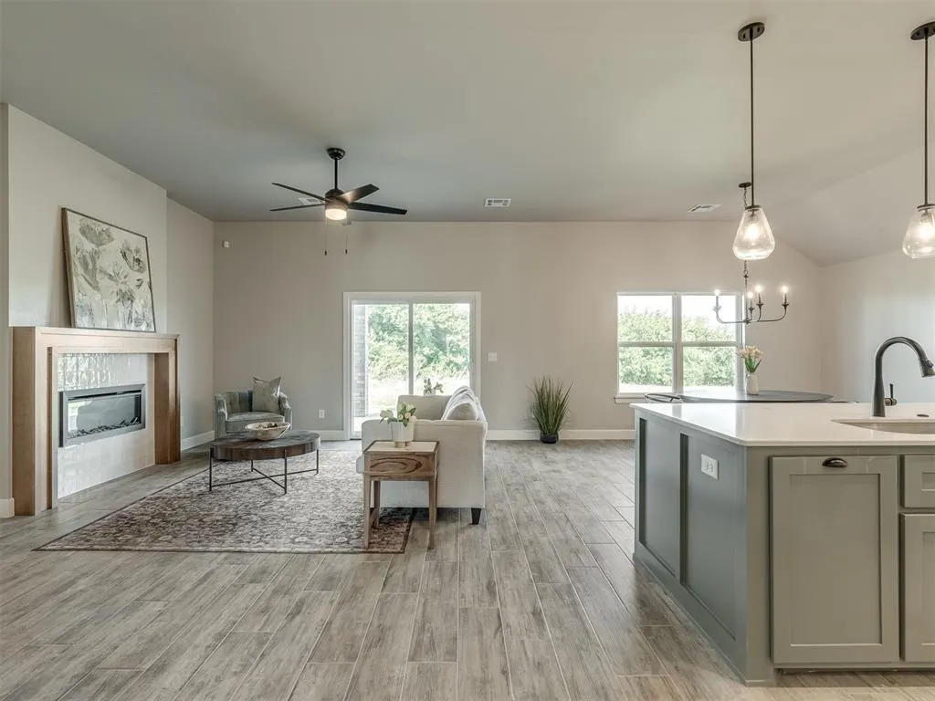 Photo 2 — 12513 Dolche Vita Drive, Yukon, OK 73099