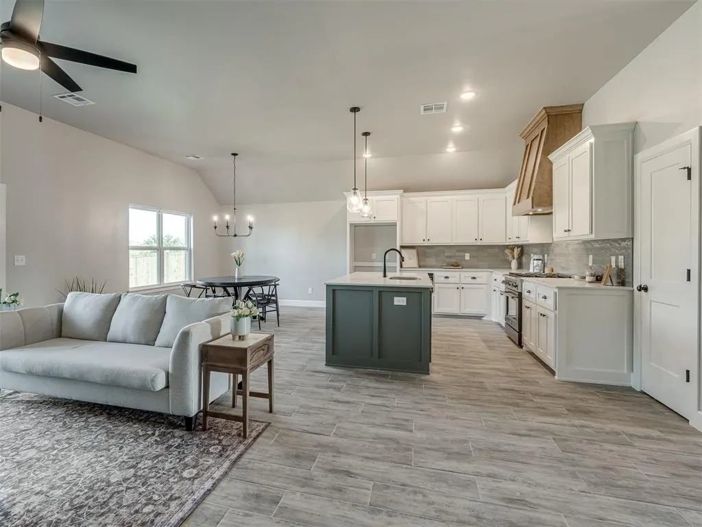 Photo 6 — 12513 Dolche Vita Drive, Yukon, OK 73099