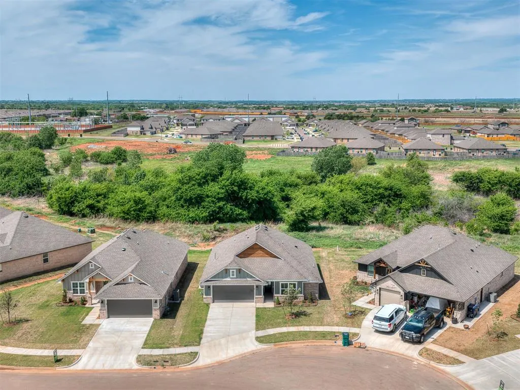 Photo 34 — 12513 Dolche Vita Drive, Yukon, OK 73099
