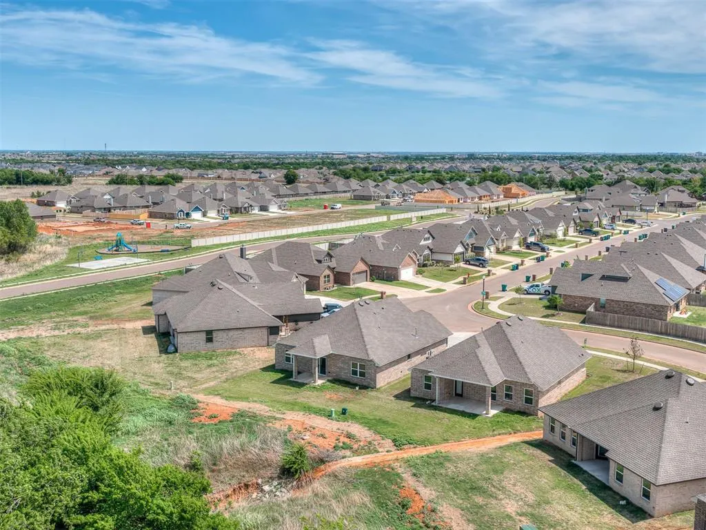 Photo 36 — 12513 Dolche Vita Drive, Yukon, OK 73099