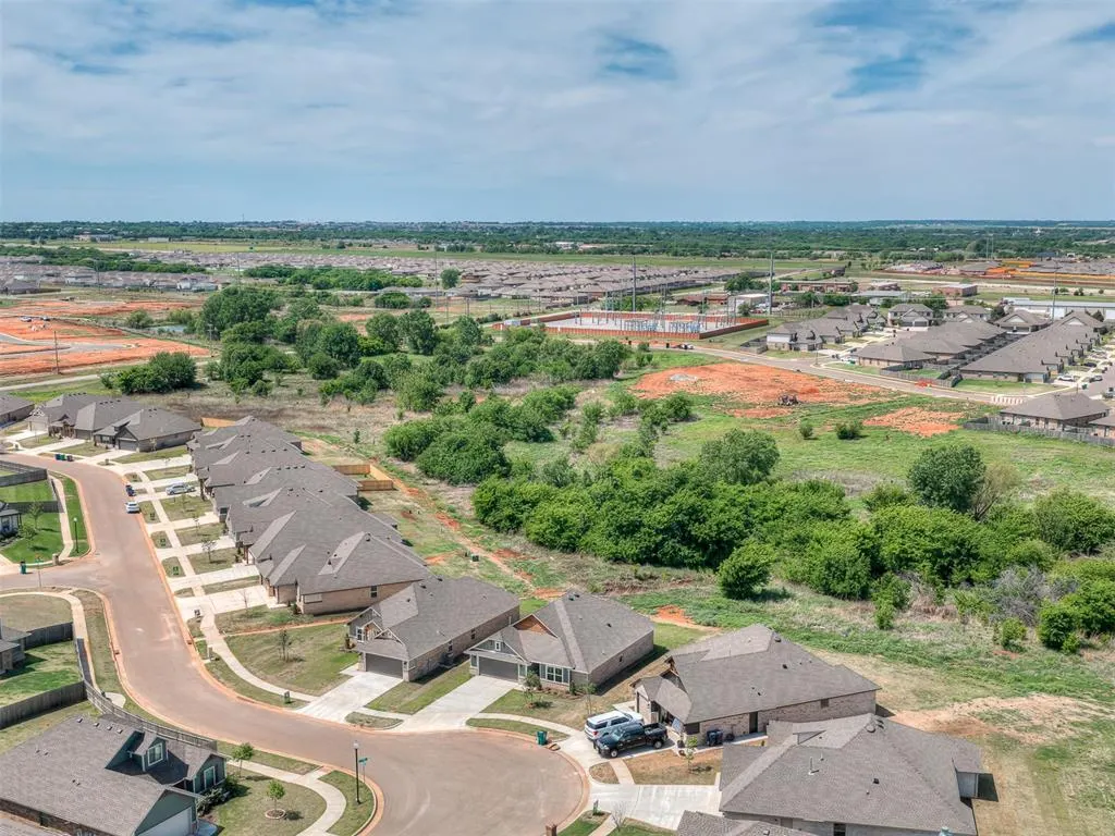 Photo 37 — 12513 Dolche Vita Drive, Yukon, OK 73099