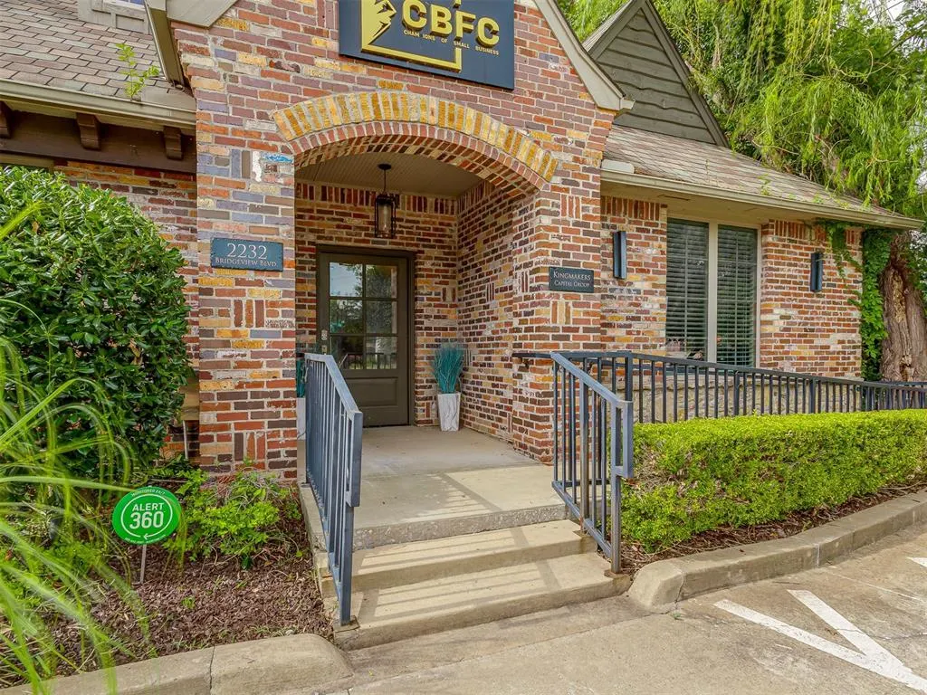 Photo 2 — 2232 Bridgeview Boulevard, Edmond, OK 73003