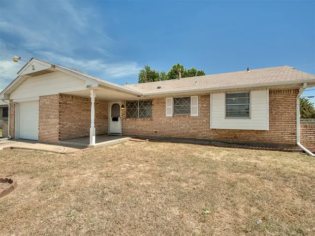 Photo 2 — 8012 S Villa Avenue, Oklahoma City, OK 73159