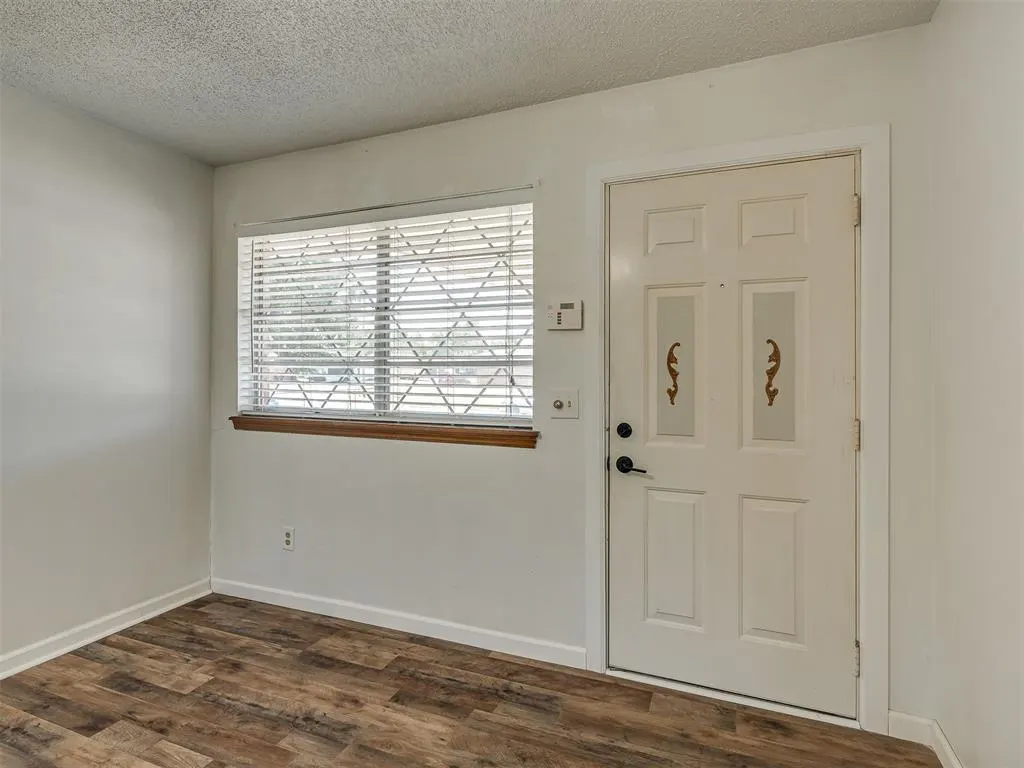 Photo 4 — 8012 S Villa Avenue, Oklahoma City, OK 73159
