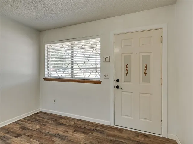 Photo 4 — 8012 S Villa Avenue, Oklahoma City, OK 73159