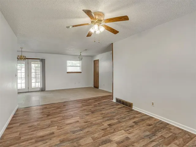 Photo 6 — 8012 S Villa Avenue, Oklahoma City, OK 73159