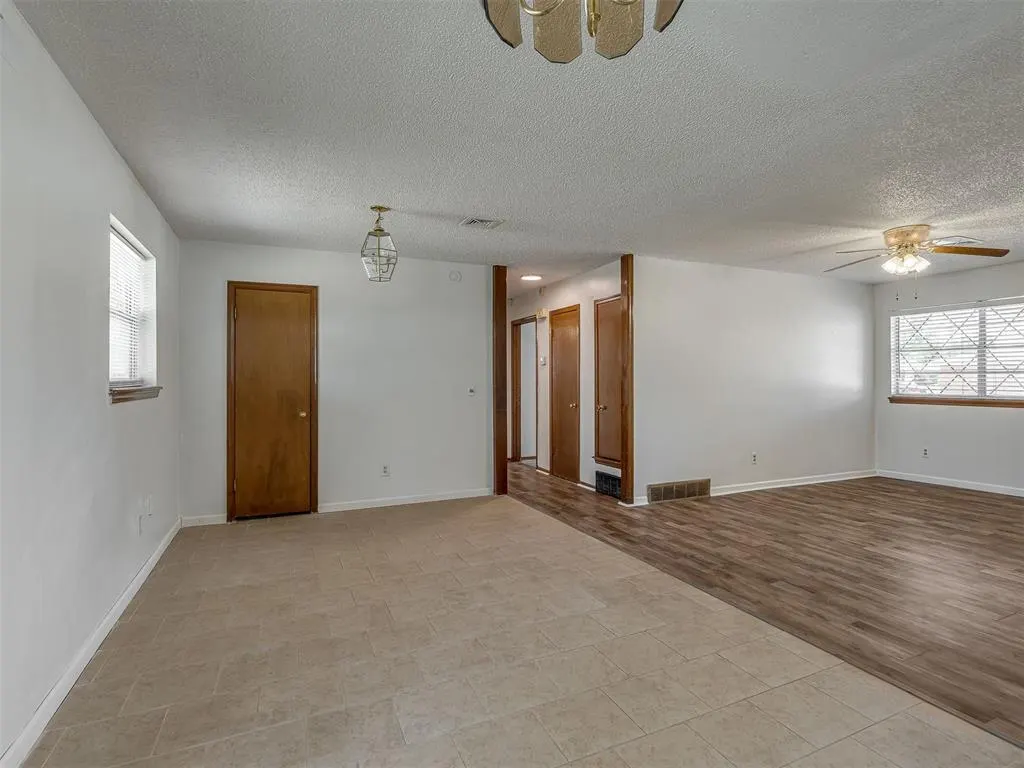 Photo 7 — 8012 S Villa Avenue, Oklahoma City, OK 73159