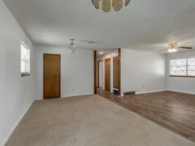 Photo 7 — 8012 S Villa Avenue, Oklahoma City, OK 73159