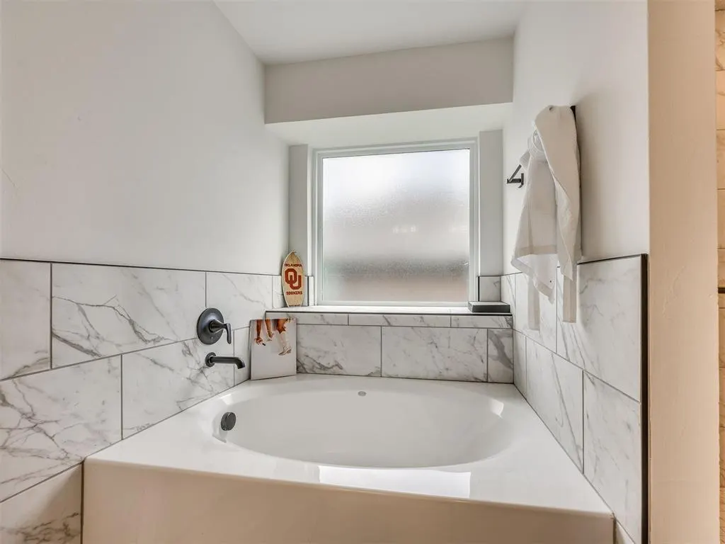 Photo 17 — 2323 Arcady Avenue, Norman, OK 73026
