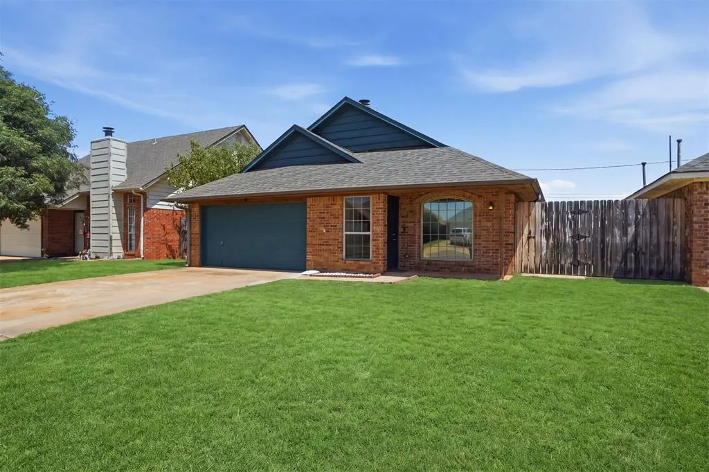 Front exterior — 2816 Shiloh Lane, Altus, OK 73521