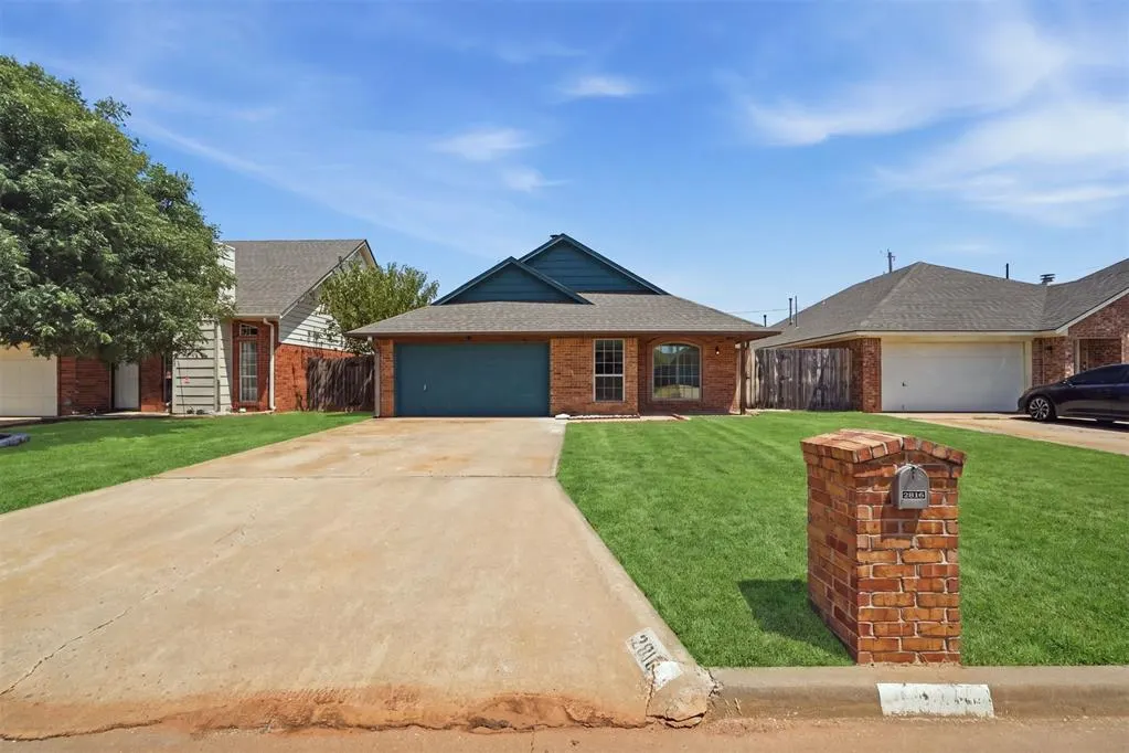 Photo 2 — 2816 Shiloh Lane, Altus, OK 73521