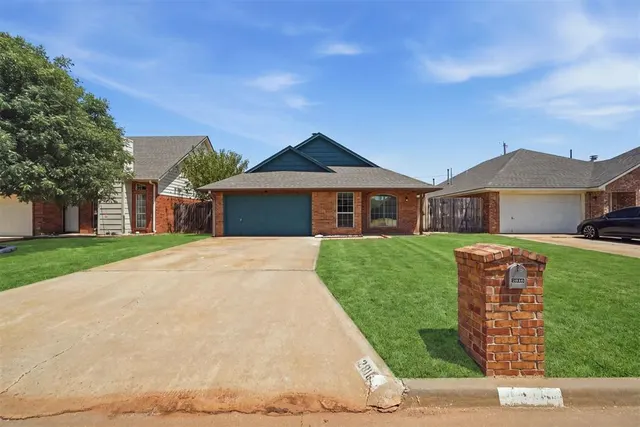 Photo 2 — 2816 Shiloh Lane, Altus, OK 73521