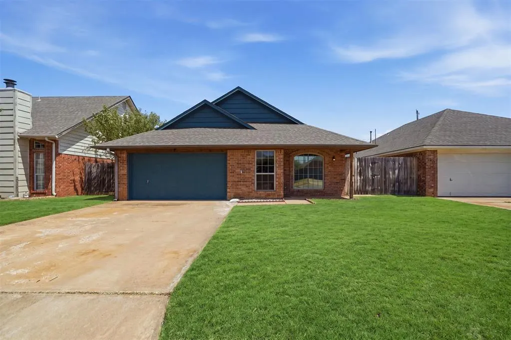 Photo 3 — 2816 Shiloh Lane, Altus, OK 73521