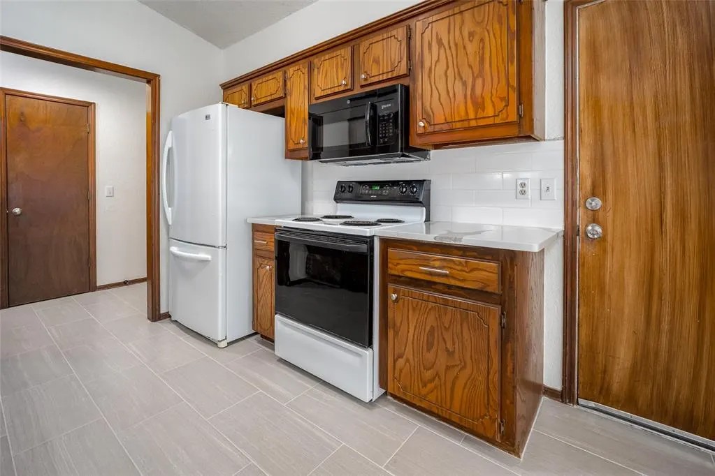 Photo 12 — 2605 Pennington Avenue, Edmond, OK 73012