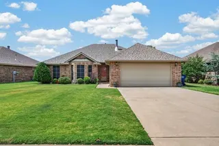 Sold home at 1221 W Johnathan Way