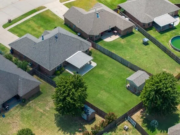 Photo 6 — 1221 W Johnathan Way, Mustang, OK 73064