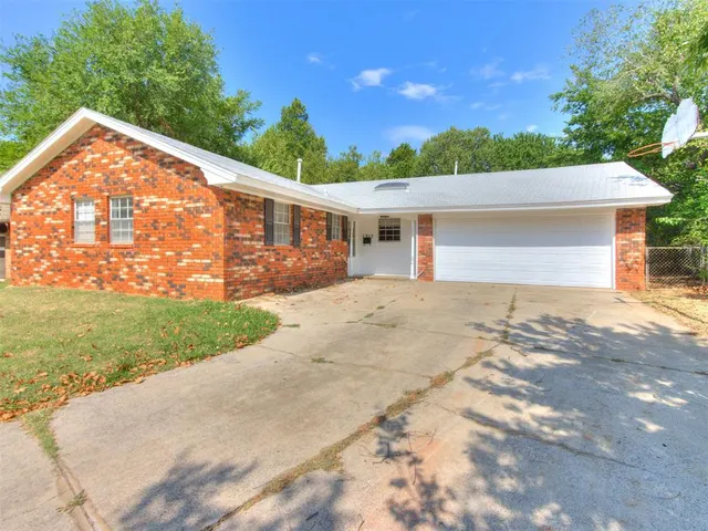 Front exterior — 1217 Washington Street, Edmond, OK 73034