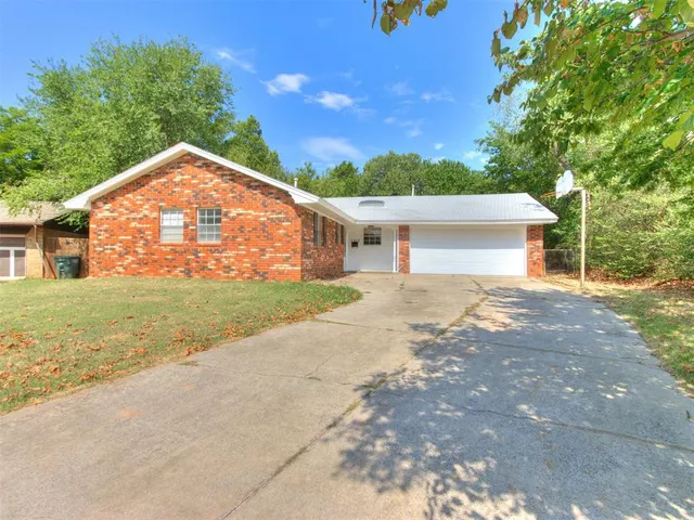 Photo 2 — 1217 Washington Street, Edmond, OK 73034
