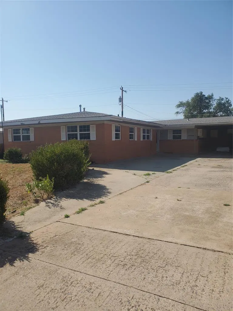 Photo 2 — 321 Pawnee Road B, Foss, OK 73647