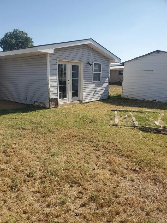 Photo 4 — 321 Pawnee Road B, Foss, OK 73647