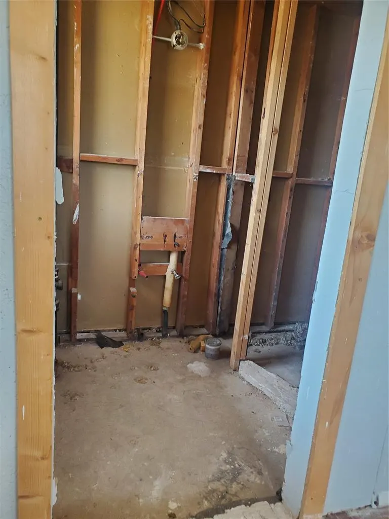 Photo 14 — 321 Pawnee Road B, Foss, OK 73647