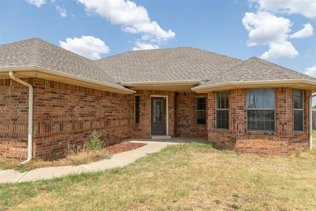 Photo 3 — 893 S Cemetery Road, Tuttle, OK 73089