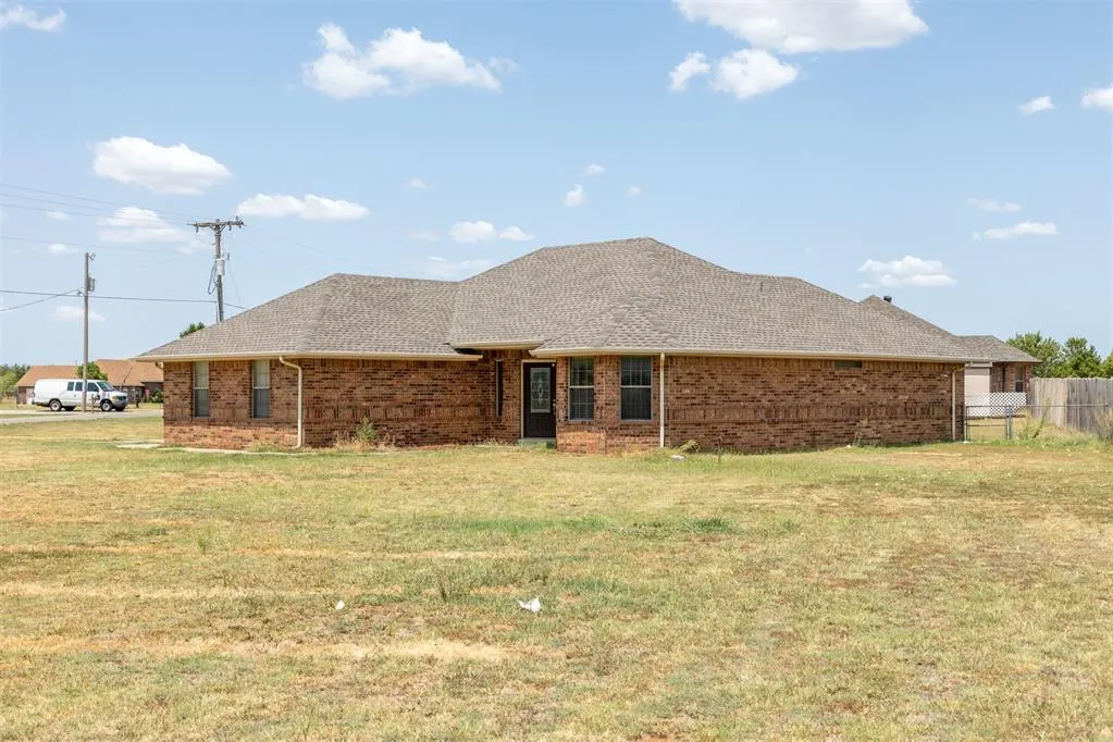 Photo 4 — 893 S Cemetery Road, Tuttle, OK 73089