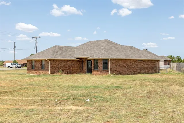 Photo 4 — 893 S Cemetery Road, Tuttle, OK 73089
