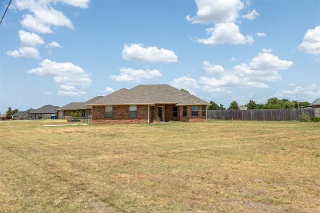 Photo 5 — 893 S Cemetery Road, Tuttle, OK 73089