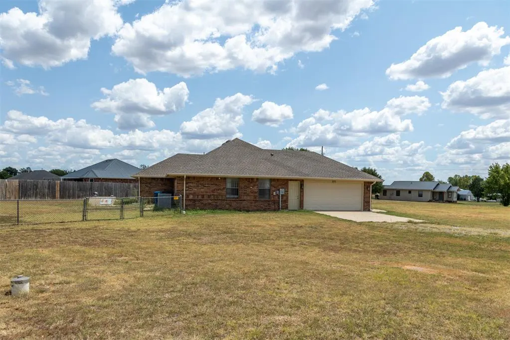Photo 25 — 893 S Cemetery Road, Tuttle, OK 73089