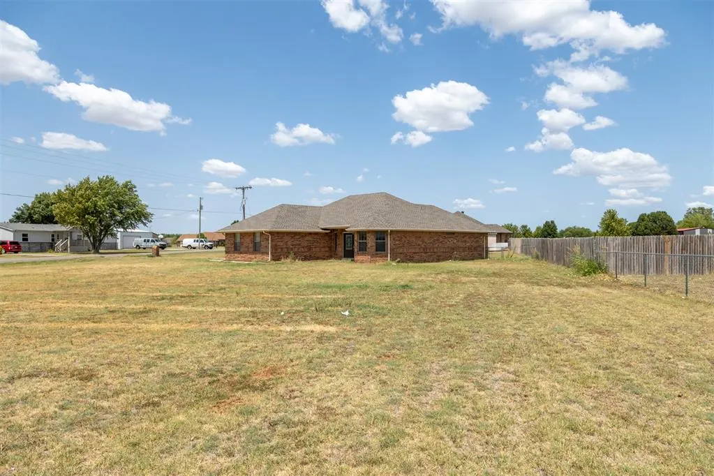 Photo 27 — 893 S Cemetery Road, Tuttle, OK 73089