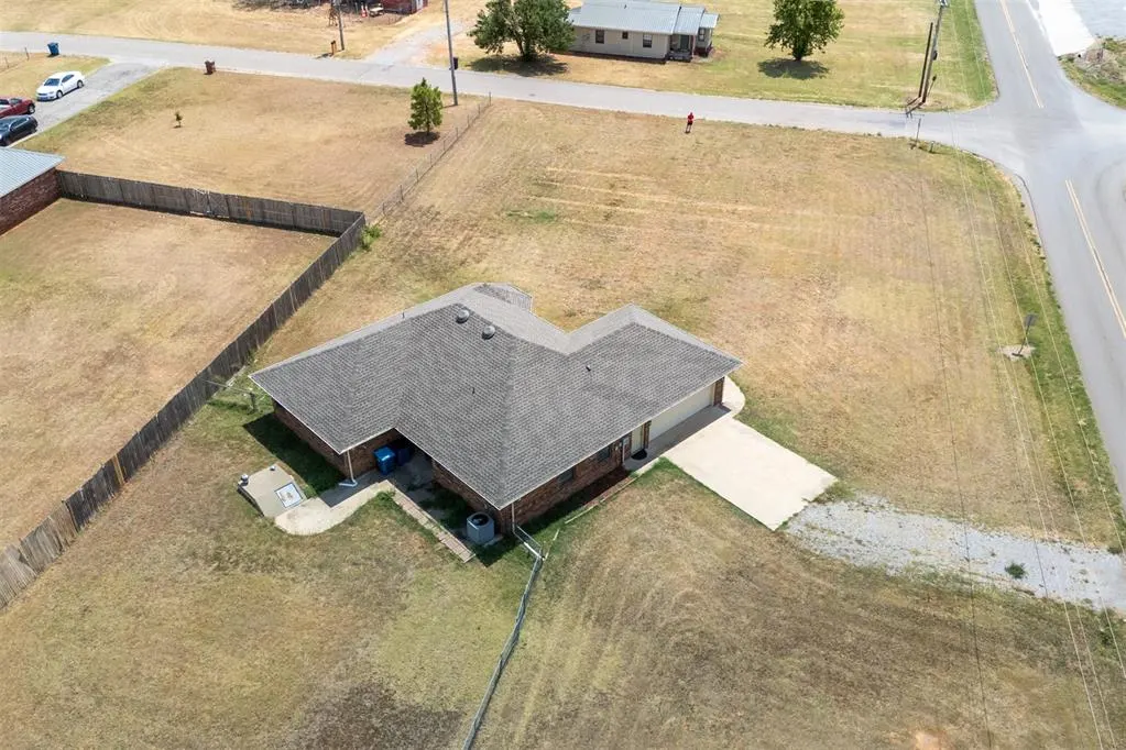 Photo 32 — 893 S Cemetery Road, Tuttle, OK 73089