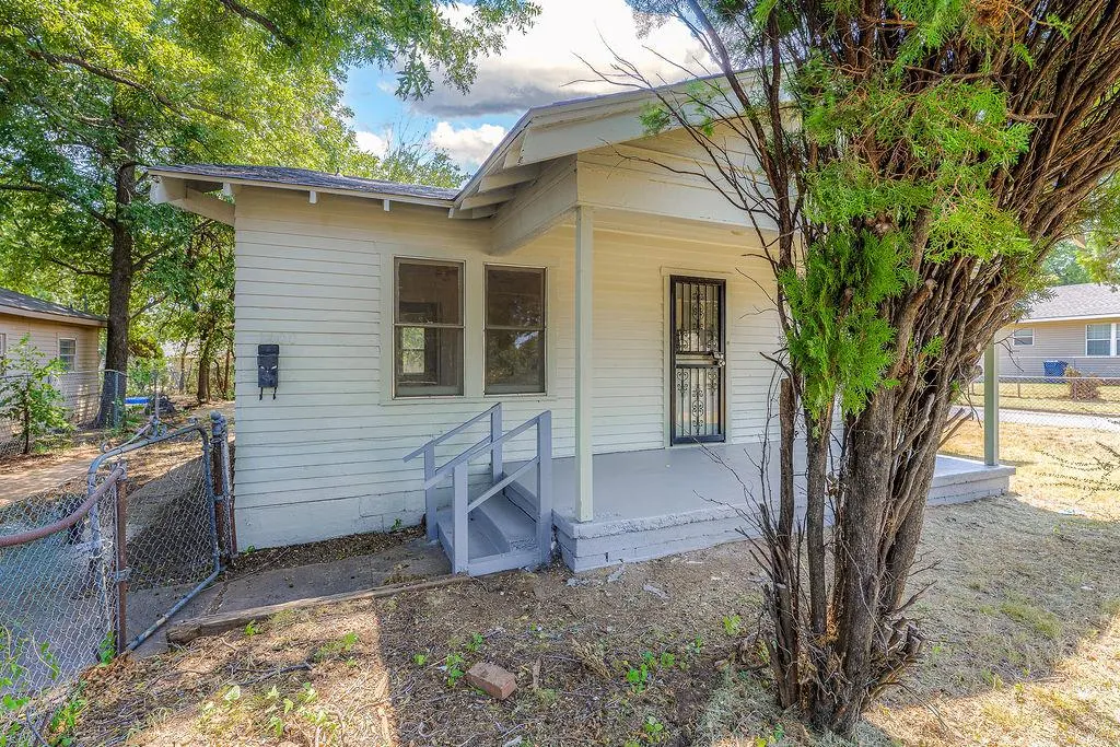 Front exterior — 1400 NE 16th Street, Oklahoma City, OK 73117
