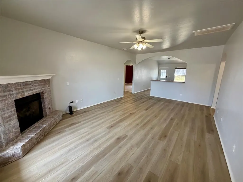 Photo 2 — 328 S Castle Ridge Lane, Mustang, OK 73064