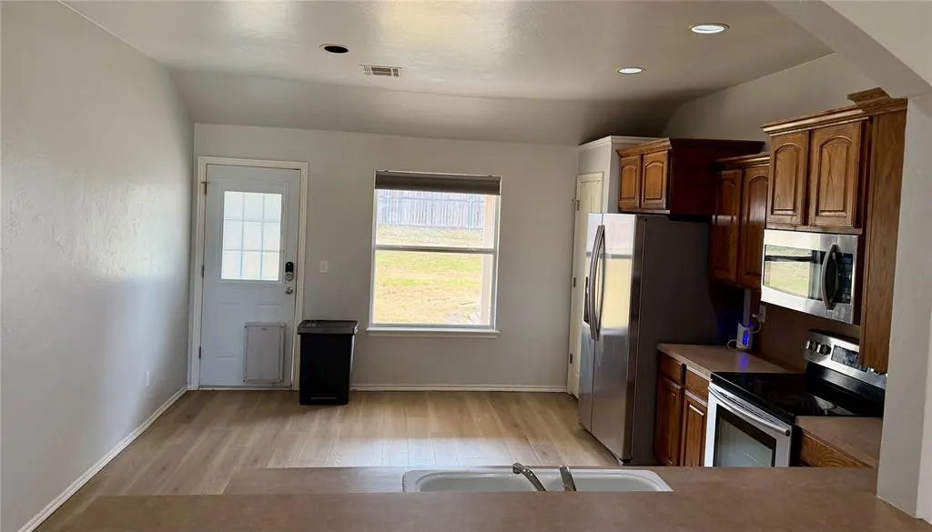 Photo 6 — 328 S Castle Ridge Lane, Mustang, OK 73064