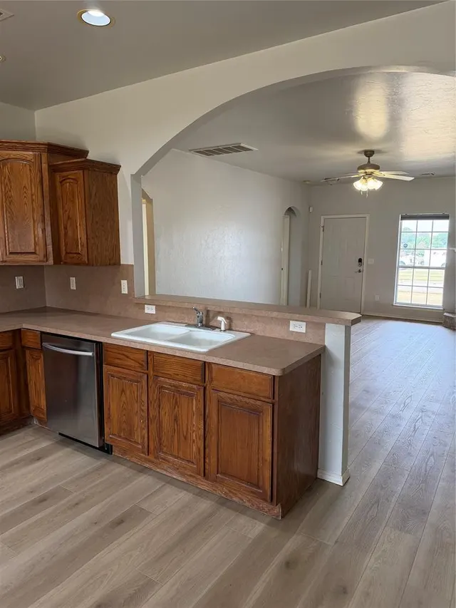 Photo 8 — 328 S Castle Ridge Lane, Mustang, OK 73064