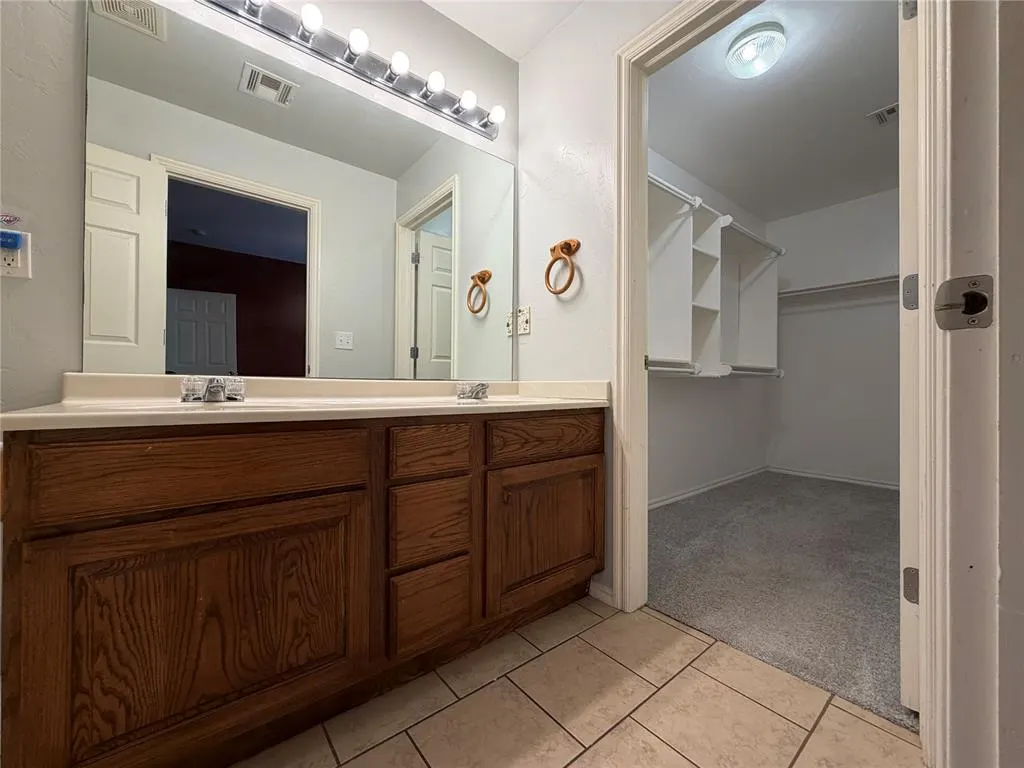 Photo 12 — 328 S Castle Ridge Lane, Mustang, OK 73064
