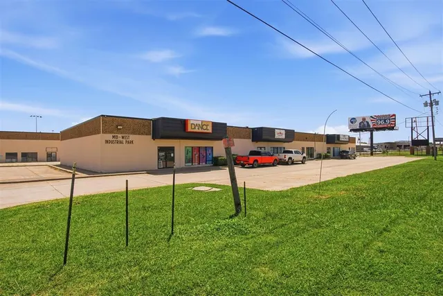 Photo 2 — 3900 E I240 Service Road, Oklahoma City, OK 73135
