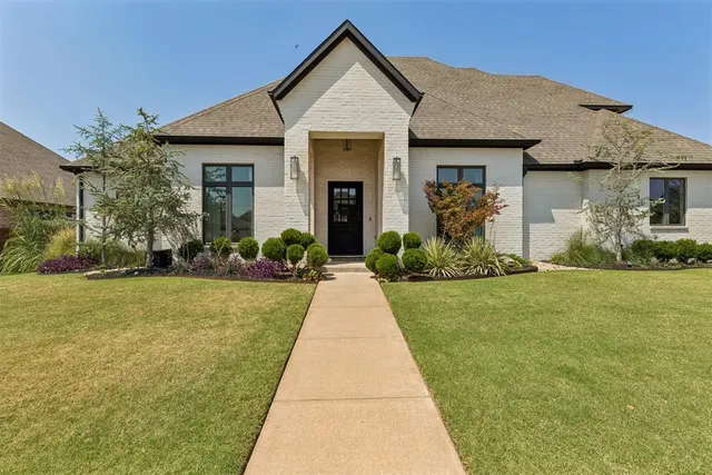 Front exterior — 15925 Foxtail Trail, Edmond, OK 73013