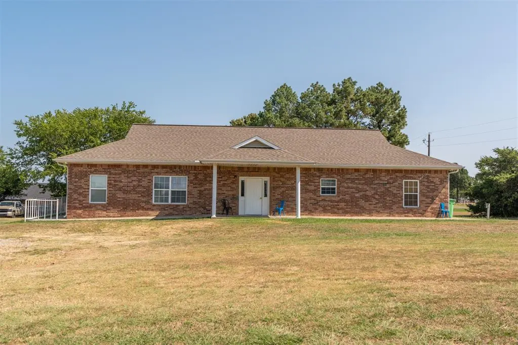Front exterior — 4 S Hillcrest Way, Okemah, OK 74859