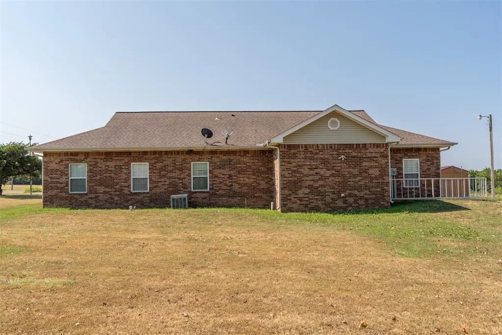 Photo 3 — 4 S Hillcrest Way, Okemah, OK 74859