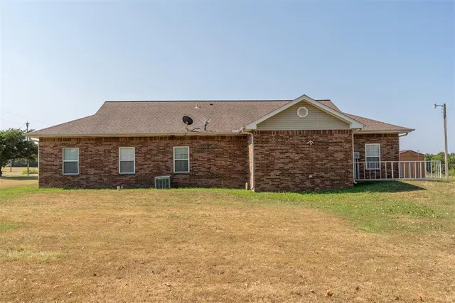 Photo 3 — 4 S Hillcrest Way, Okemah, OK 74859