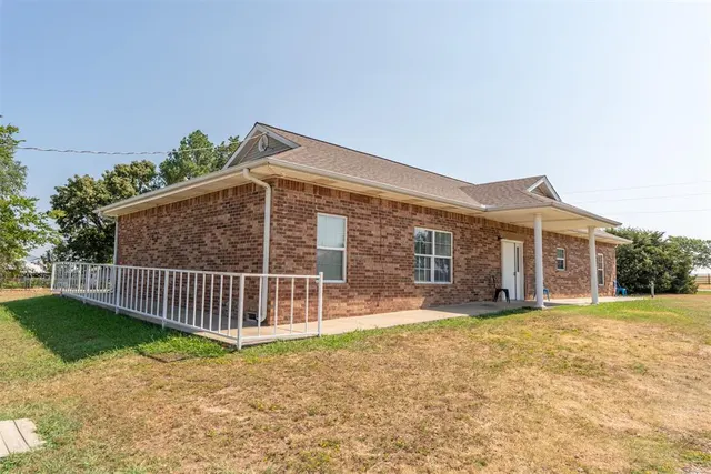 Photo 5 — 4 S Hillcrest Way, Okemah, OK 74859