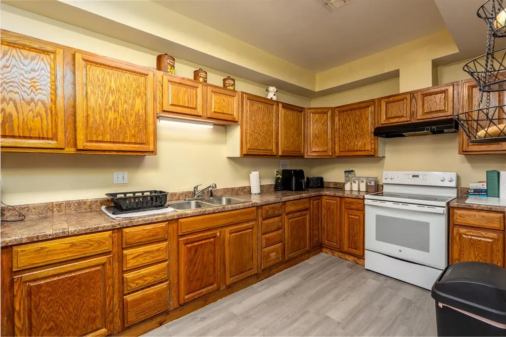 Photo 7 — 4 S Hillcrest Way, Okemah, OK 74859